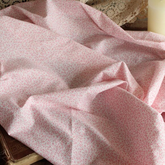 Vintage Fabric Scrap, Pink Floral VInes Cotton 46" x 46" Square, Fat Quarter - Picture 6 of 10